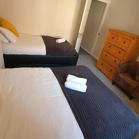 Contractors, City Centre, Parking, 3 Double Rooms, Netflix, Cosy! โคเวนทรี ภายนอก รูปภาพ