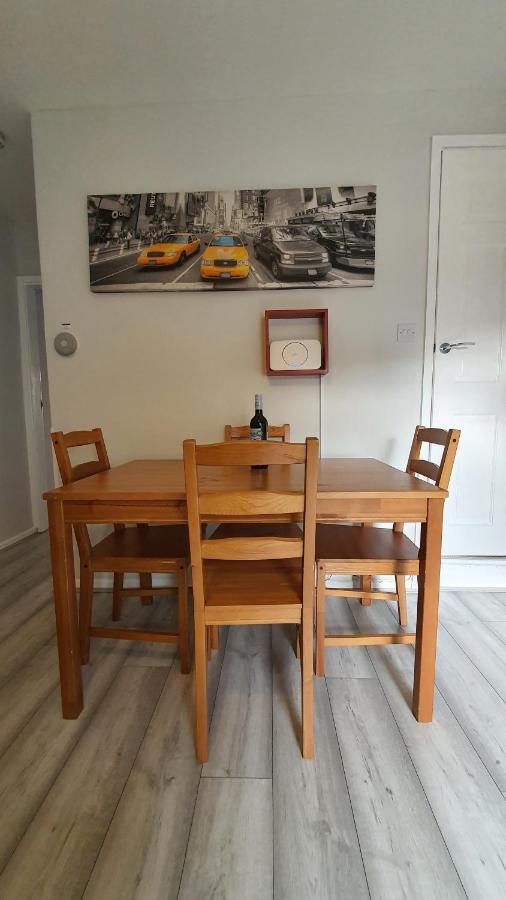 Contractors, City Centre, Parking, 3 Double Rooms, Netflix, Cosy! โคเวนทรี ภายนอก รูปภาพ