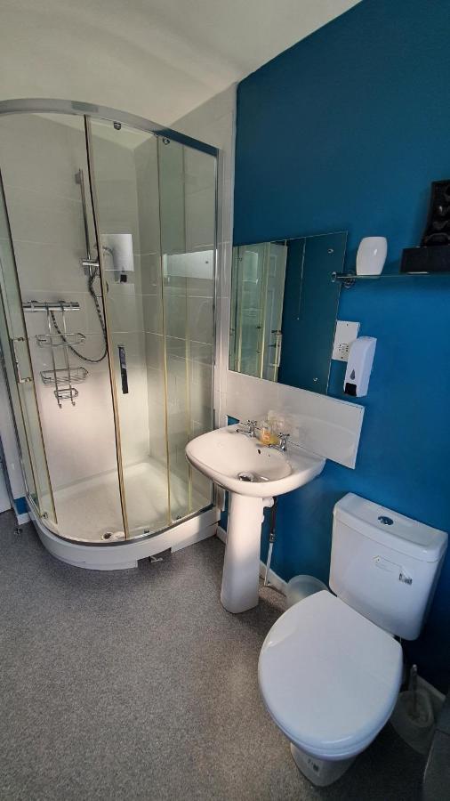Contractors, City Centre, Parking, 3 Double Rooms, Netflix, Cosy! โคเวนทรี ภายนอก รูปภาพ
