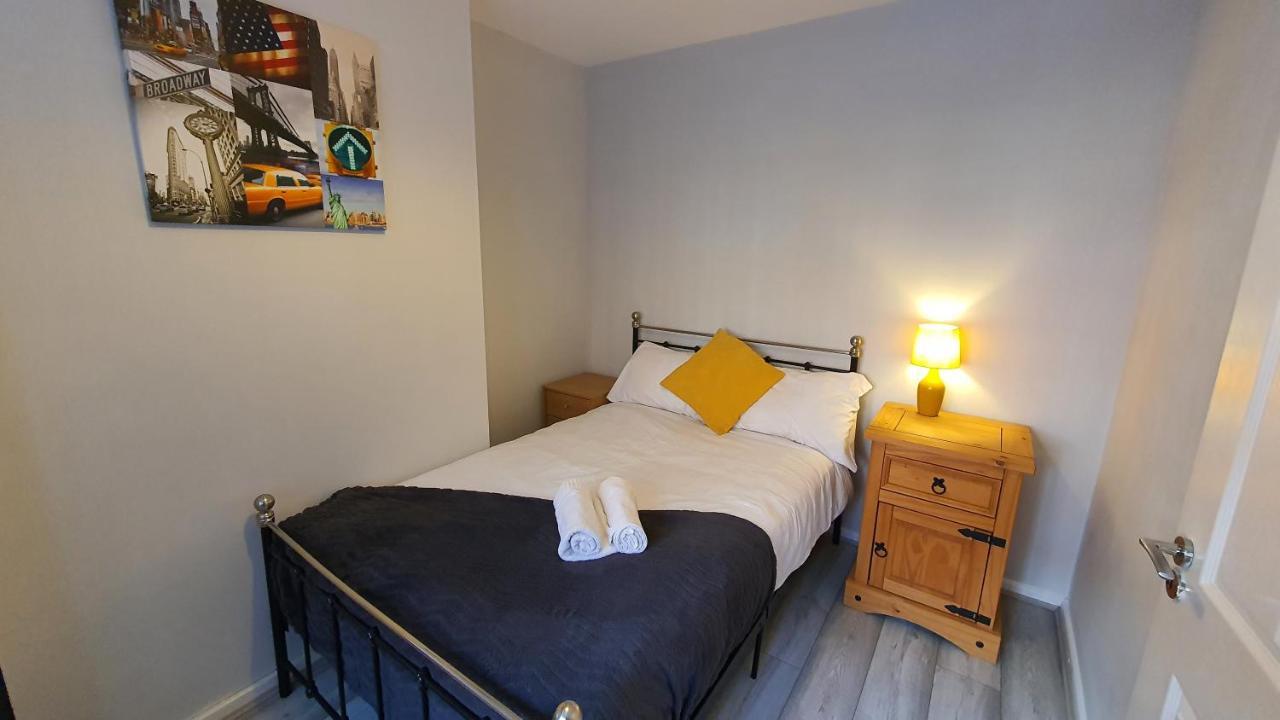 Contractors, City Centre, Parking, 3 Double Rooms, Netflix, Cosy! โคเวนทรี ภายนอก รูปภาพ