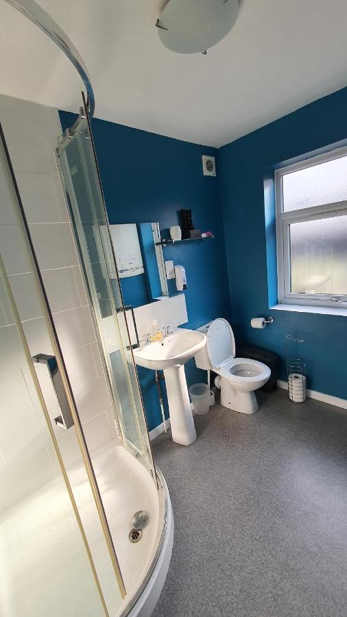 Contractors, City Centre, Parking, 3 Double Rooms, Netflix, Cosy! โคเวนทรี ภายนอก รูปภาพ
